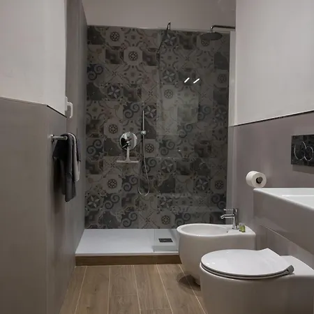 Alda Nella Piazzetta In Centro