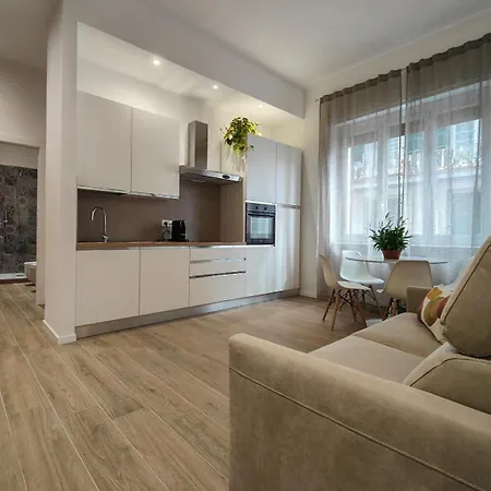 Alda Nella Piazzetta In Centro Apartman *