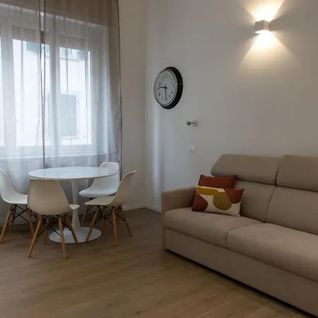 Alda Nella Piazzetta In Centro Apartman *